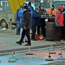 Eisstockschützen schießen erstmals auf neuer Bahn