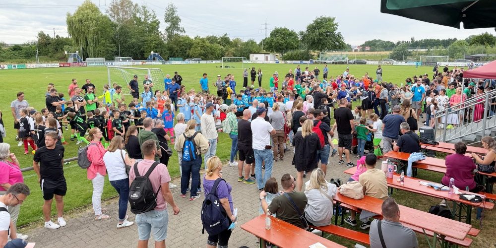 800 Kinder feierten ein Fußballfest in Dörfleins