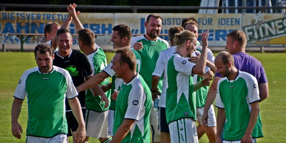Sie könnens immer noch: Ehemalige A-Jugend gewinnt 7:3 gegen die Alten Herren