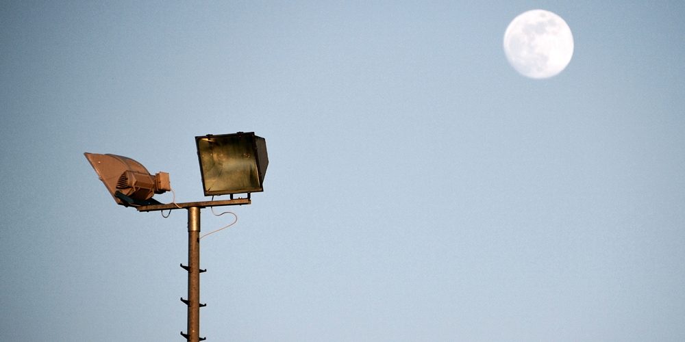 Neue Flutlichtanlage für das Sportgelände
