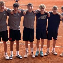 Knaben 15 besiegen den Spitzenreiter