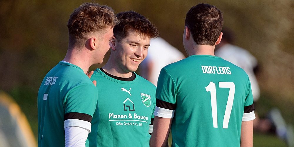 Dörfleins 2 klettert über den Strich